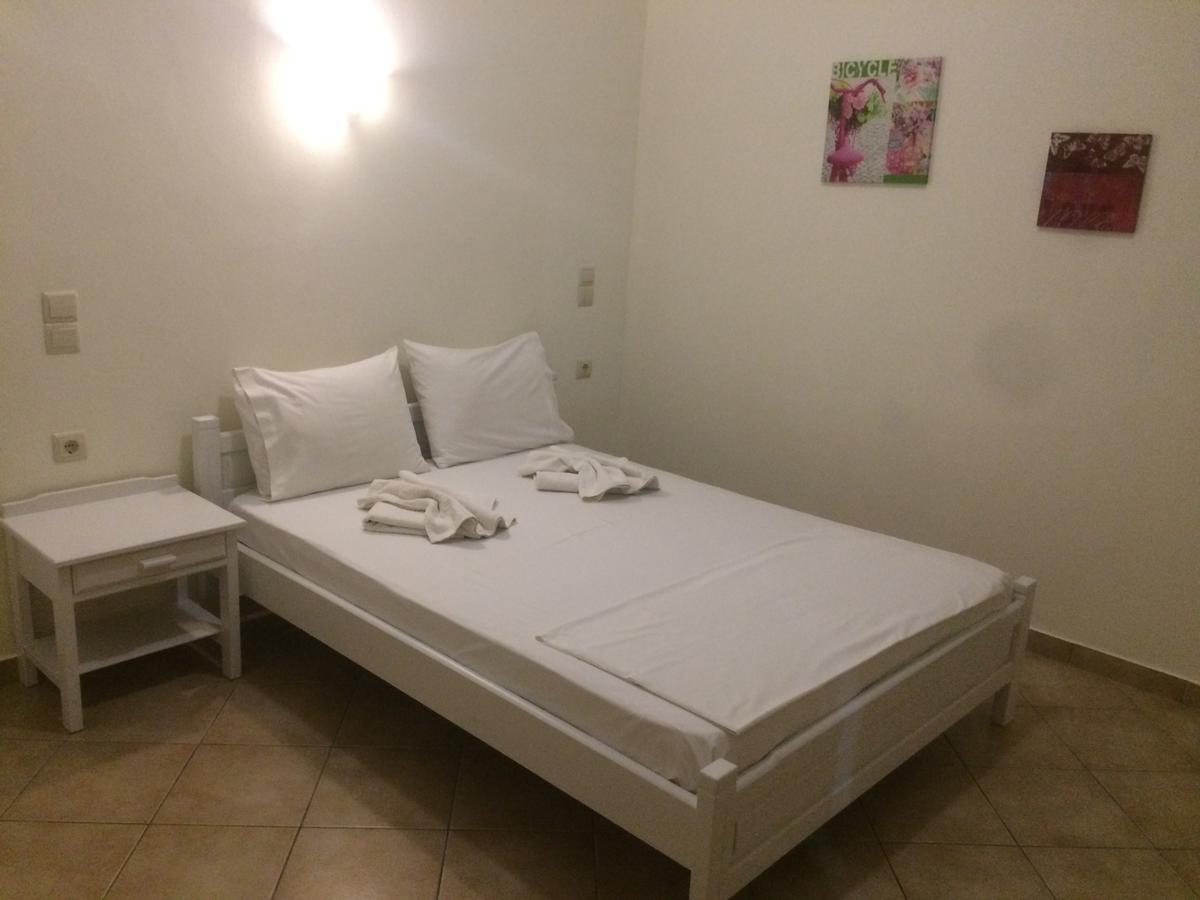 Molos Beach Rooms Kíssamos Exterior foto